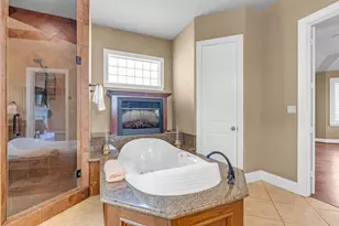 348 W Pines Dr, Montgomery, TX 77356 - Photo 11