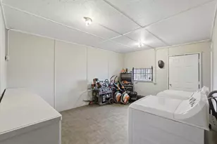 308 E Phillips St, Conroe, TX 77301 - Photo 25