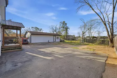 308 E Phillips Street, Conroe, TX 77301 - Photo 27