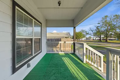 308 E Phillips Street, Conroe, TX 77301 - Photo 5