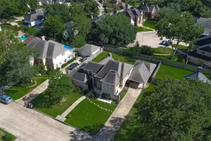 14819 Alderwick Dr, Sugar Land, TX 77498 - Photo 3