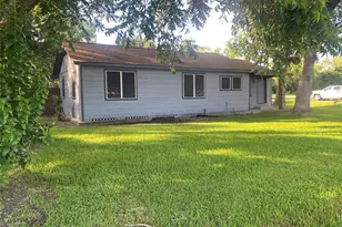 1102 E 2nd St, Sweeny, TX 77480 - Photo 1