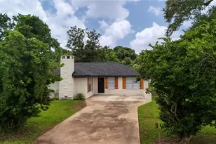 223 Lee Ave, Jones Creek, TX 77541 - Photo 5