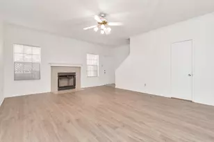 9800 Pagewood Ln, Houston, TX 77042 - Photo 17