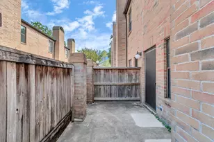 9800 Pagewood Ln, Houston, TX 77042 - Photo 15