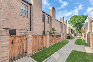9800 Pagewood Ln, Houston, TX 77042 - Photo 9