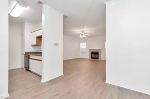 9800 Pagewood Ln, Houston, TX 77042 - Photo 19