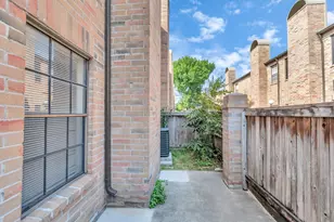 9800 Pagewood Ln, Houston, TX 77042 - Photo 13