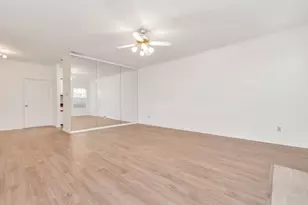 9800 Pagewood Ln, Houston, TX 77042 - Photo 17