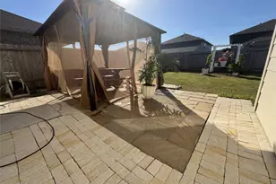 10510 Watershed Dr, Rosharon, TX 77583 - Photo 3