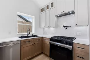 508 Dell Ct, Houston, TX 77009 - Photo 15