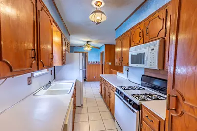 1092 South Holland Street, Bellville, TX 77418 - Photo 3