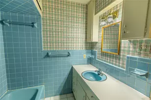 1092 S Holland St, Bellville, TX 77418 - Photo 5