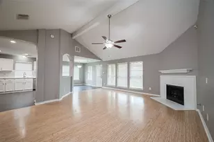 2802 Burgess Hill Ct, Pearland, TX 77584 - Photo 3