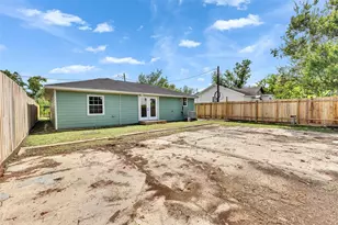 9707 Nedwald St, Houston, TX 77029 - Photo 9