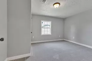 9707 Nedwald St, Houston, TX 77029 - Photo 7