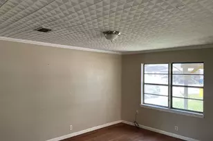 401 Farrer St, Angleton, TX 77515 - Photo 3
