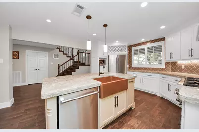 3 Hidden Deer Corner Court, The Woodlands, TX 77381 - Photo 9