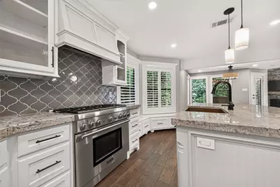 3 Hidden Deer Corner Court, The Woodlands, TX 77381 - Photo 9
