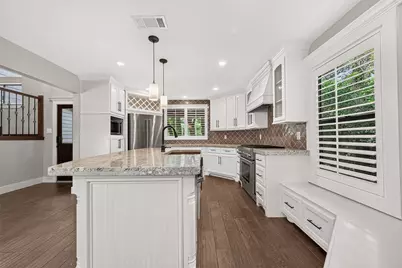 3 Hidden Deer Corner Court, The Woodlands, TX 77381 - Photo 11