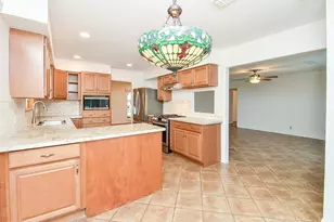 5127 Hummingbird St, Houston, TX 77035 - Photo 11