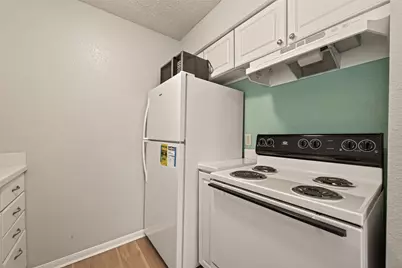 1516 Bay Area Boulevard #H10, Houston, TX 77058 - Photo 9