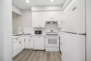 2211 S Braeswood Blvd, Houston, TX 77030 - Photo 9