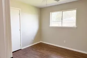 2402 Heather St, Highlands, TX 77562 - Photo 25