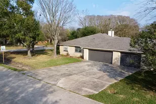 2402 Heather St, Highlands, TX 77562 - Photo 3