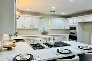 2402 Heather St, Highlands, TX 77562 - Photo 11