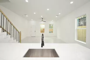 9312 Waller St, Houston, TX 77012 - Photo 9