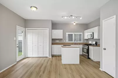 1609 Nichole Woods Drive, Houston, TX 77047 - Photo 3