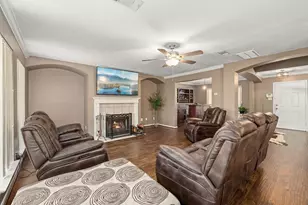 16818 Basewood Ct, Sugar Land, TX 77498 - Photo 5