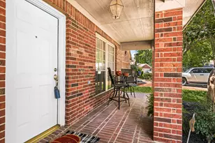 16818 Basewood Ct, Sugar Land, TX 77498 - Photo 3