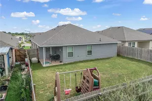 8022 Front Nine Ln, Navasota, TX 77868 - Photo 29