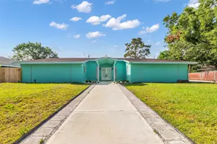 3411 Woodcrest Dr, Baytown, TX 77521 - Photo 3