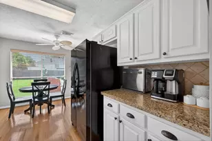 923 N Wellsford Dr, Pearland, TX 77584 - Photo 7