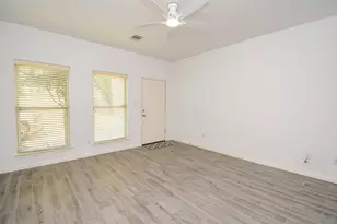 2202 Naomi St, Houston, TX 77054 - Photo 5