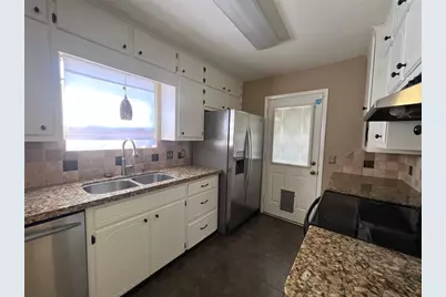 2407 Sue Street, El Campo, TX 77437 - Photo 9