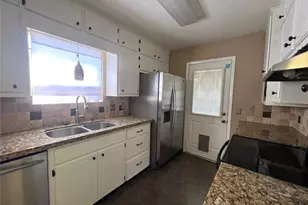 2407 Sue St, El Campo, TX 77437 - Photo 9