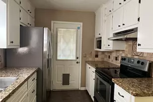 2407 Sue St, El Campo, TX 77437 - Photo 11