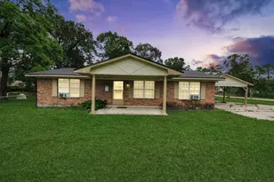 1301 Briarcliff St, Conroe, TX 77385 - Photo 1