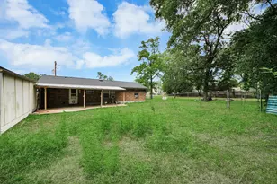 1301 Briarcliff St, Conroe, TX 77385 - Photo 11