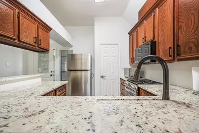 39 Alexander Court, Angleton, TX 77515 - Photo 9