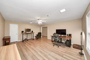 313 Linden Ln, Lake Jackson, TX 77566 - Photo 5