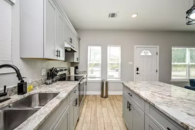 5007 Briscoe Street #B, Houston, TX 77033 - Photo 5