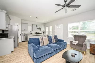 5007 Briscoe Street #B, Houston, TX 77033 - Photo 9