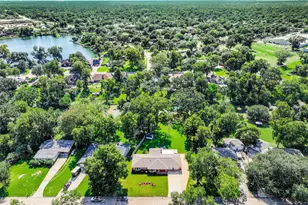 111 Southern Oaks Dr, Lake Jackson, TX 77566 - Photo 5