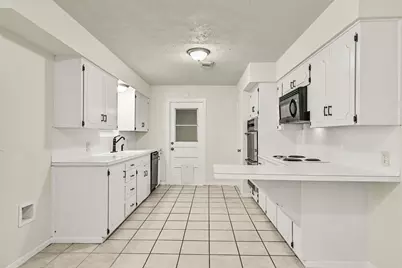 111 Southern Oaks Drive, Lake Jackson, TX 77566 - Photo 11
