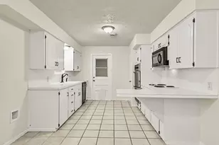 111 Southern Oaks Dr, Lake Jackson, TX 77566 - Photo 11
